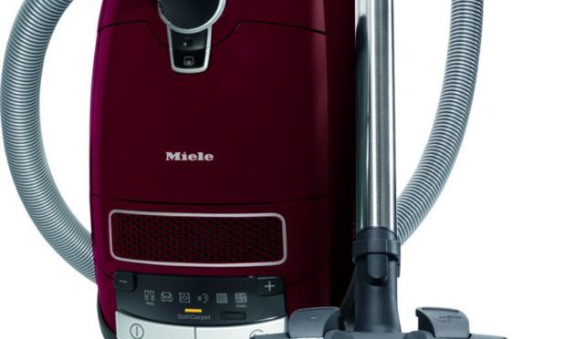 The Best Soft Carpet Vacuum Cleaner: Miele Complete C3 Soft Carpet Review