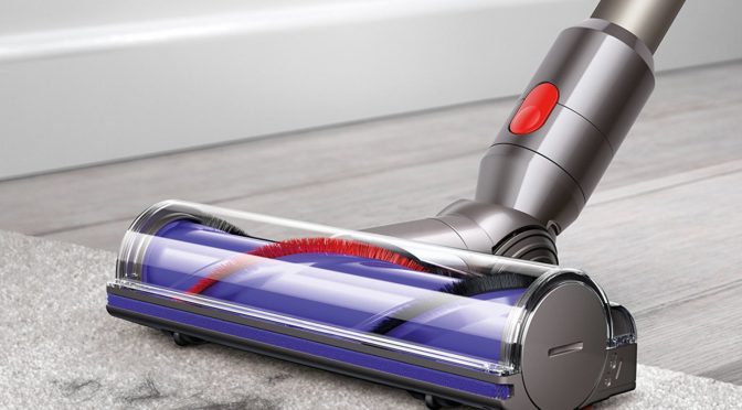 Sui Bourgeon vedvarende ressource Dyson V8 Animal Review & V8 Absolute Comparison | Pet My Carpet