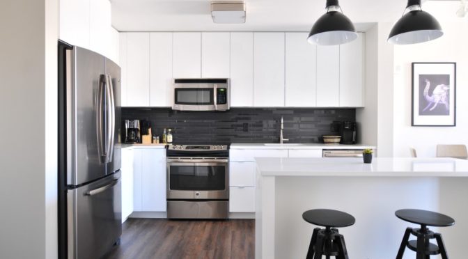 Hardwood Floors in Kitchens: Pros, Cons and Water Risks